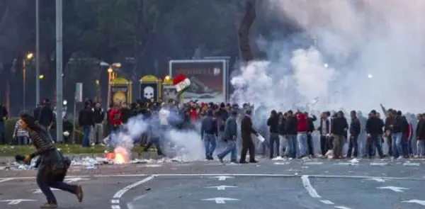 Calcio: partite 'vietate' per 16 tifosi del Catanzaro