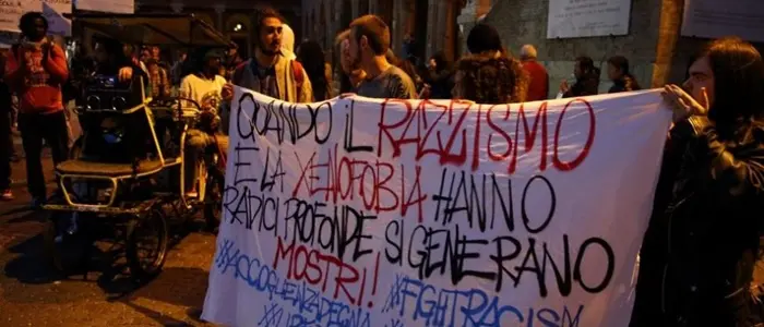 Rimini, città in rivolta contro l'aggressione razzista