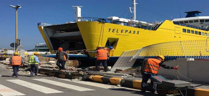 Messina, nave Telepass urta molo: un ferito