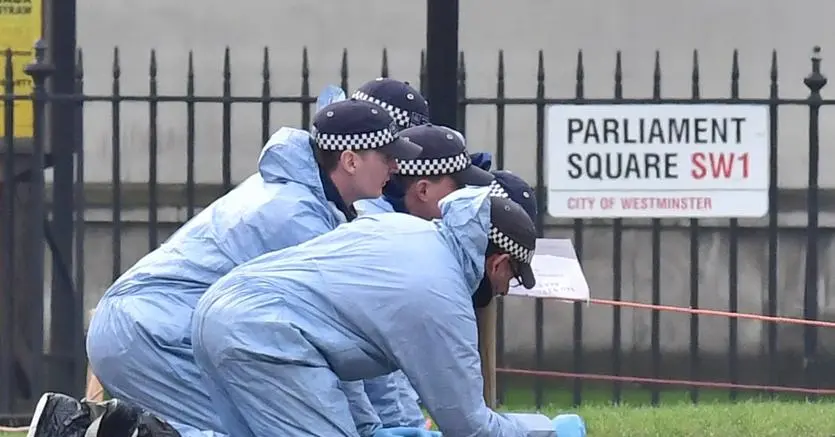 Attacco Londra, identità attentatore: è un 52enne già noto alle forze dell'ordine. Isis  rivendica