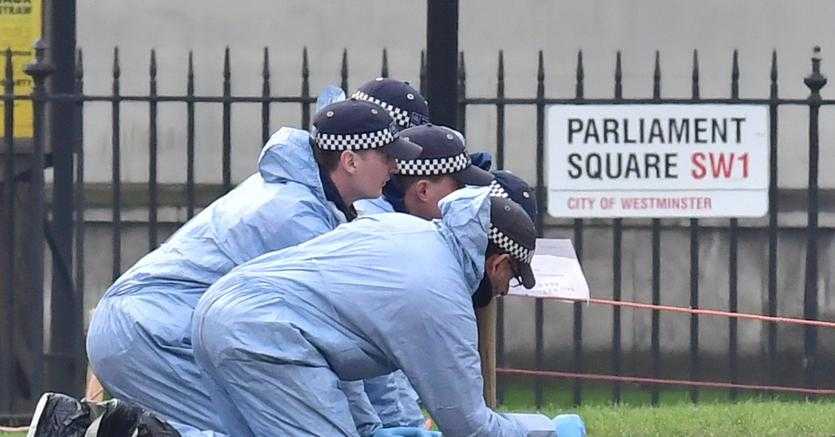 Attacco Londra, identità attentatore: è un 52enne già noto alle forze dell'ordine. Isis  rivendica
