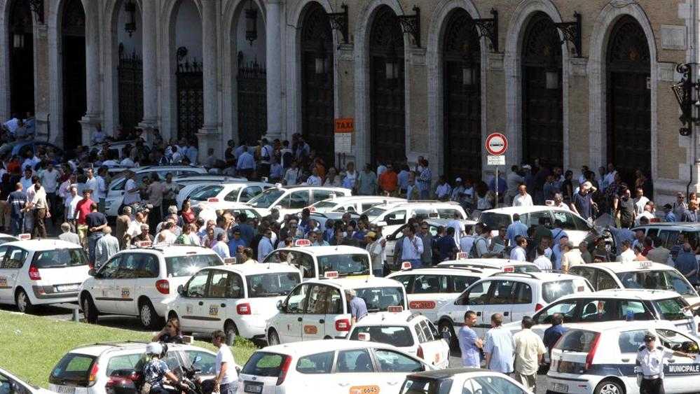 TAXI, è iniziato lo sciopero: rottura con il Governo