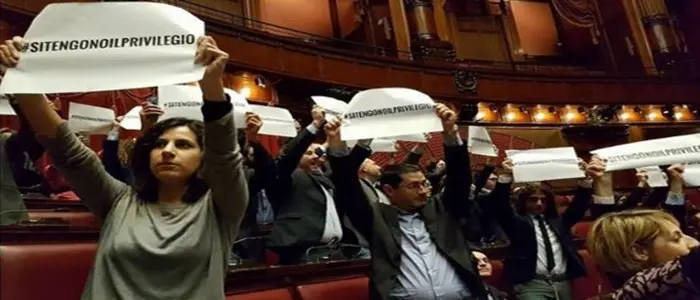 Vitalizi, ok a proposta PD contributo di solidarietà ex deputati. M5S in rivolta