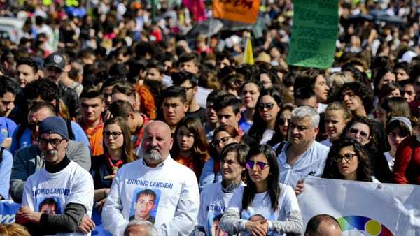 Napoli, in migliaia alla marcia per ricordare le vittime innocenti delle mafie