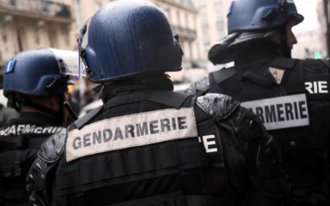 Parigi, allarme bomba al tribunale: evacuazione in corso