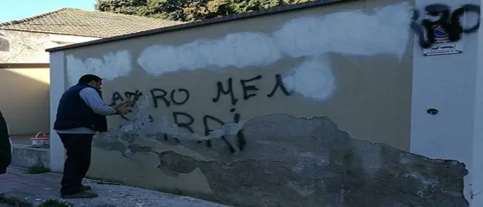 Locri, scritte contro Don Ciotti sui muri del Vescovado dopo la visita del Presidente Mattarella