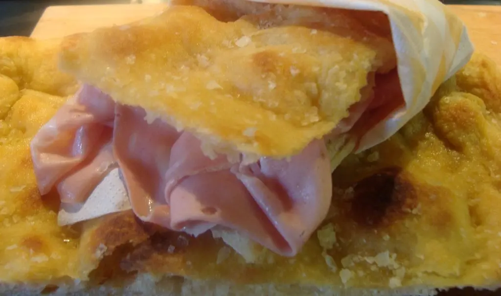 Il Salotto del Gusto sbarca a Napoli, il meglio dello street food dalla focaccia al panuozzo