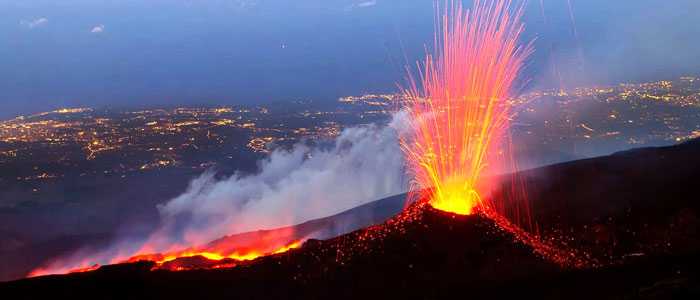 Etna, esplosione da cratere: dieci feriti