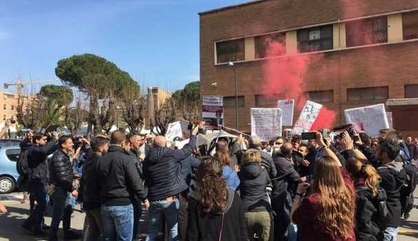 Roma, convegno Sapienza con ministro Fedeli: disordini e scontri