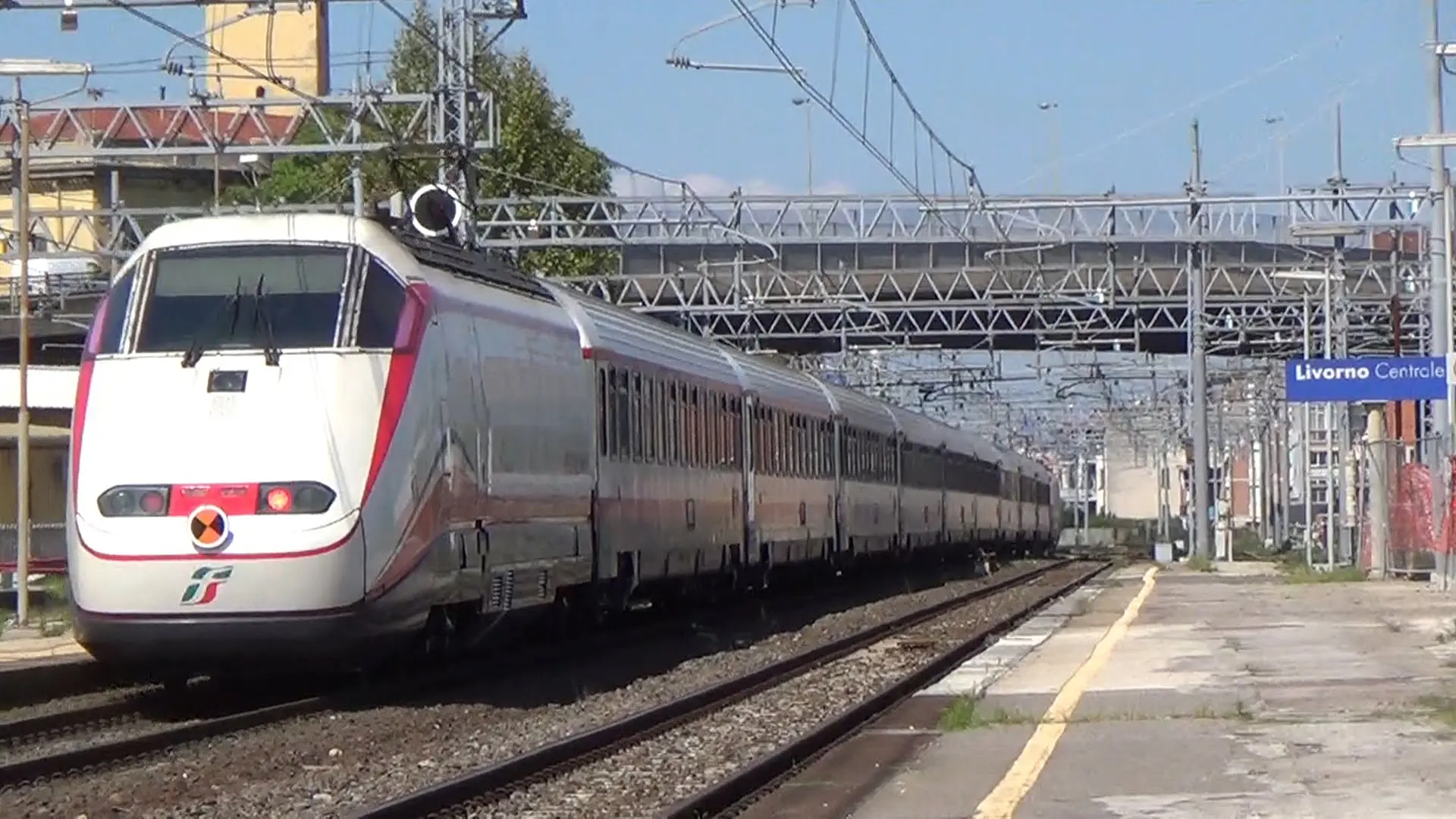 Stazione centrale di Livorno, rinvenuto cadavere vicino ai binari