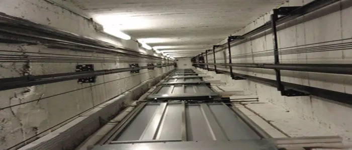 Roma, precipita ascensore: tre feriti gravi