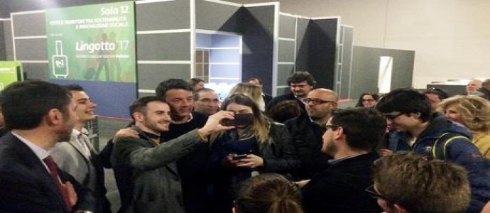 Primarie Pd: aperta la campagna di Renzi al Lingotto