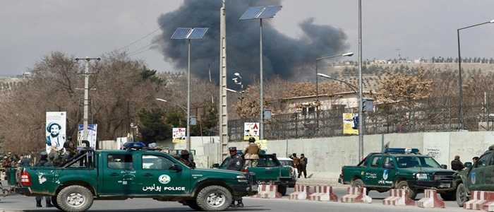 Isis, attacco all'ospedale di Kabul: terroristi travestiti da medici, 30 vittime