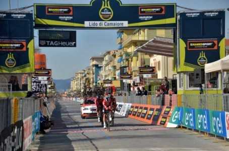 Ciclismo, Tirreno-Adriatico 2017, la Bmc vince la cronosquadre d'apertura. Caruso primo leader