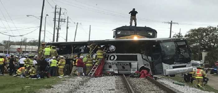 Mississippi, treno travolge un bus ci sono morti e molti feriti