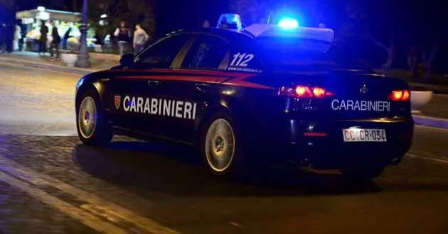 Asso, giovane di 26 anni accoltellato da ignoti durante la notte. Morto in ospedale