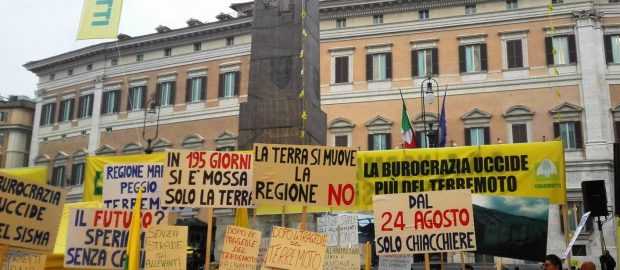Montecitorio, protesta degli allevatori delle zone terremotate: in centinaia e con le pecore
