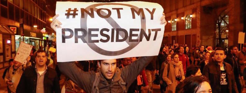 California, rissa tra manifestanti pro-Trump e contestatori