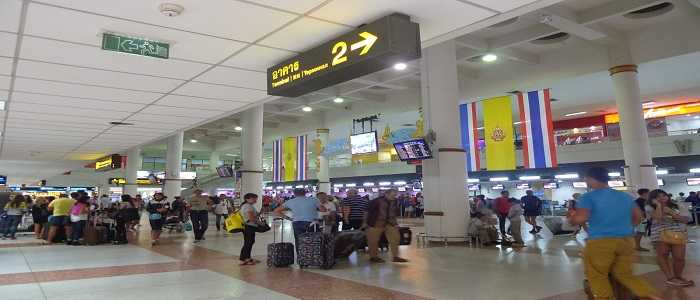 Thailandia, arrestato pensionato italiano dopo una battuta in aeroporto: "Non c'ho mica le bombe"
