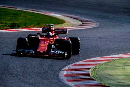 F1, al via i test di Barcellona, Hamilton il più veloce nella prima giornata, bene anche la Ferrari