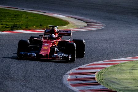 F1, al via i test di Barcellona, Hamilton il più veloce nella prima giornata, bene anche la Ferrari