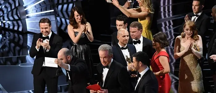 'La La Land vince', ma è un errore: premio a Moonlight