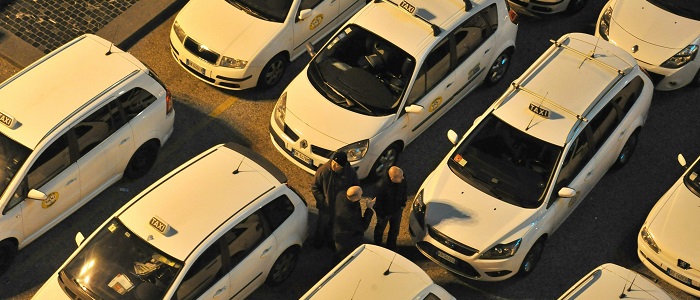 La protesta dei taxi sbarca a Genova, dopo Roma Milano e Napoli