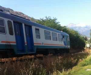 Auto travolta da treno, nessun ferito. Bloccata circolazione ferroviaria Chivasso-Aosta