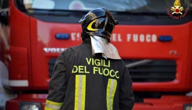 Incendi: Terrore a bordo del traghetto Snav Toscana, in fiamme nel porto di Palermo