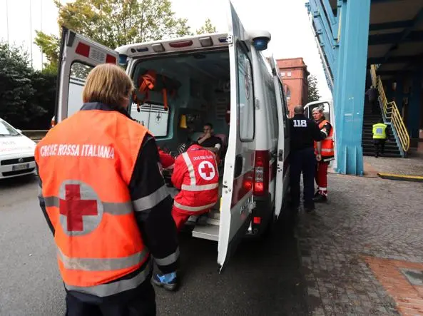 Brescia, autobus contro un albero per malore del conducente