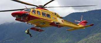 Aosta, crolla parete di ghiaccio: almeno 4 vittime