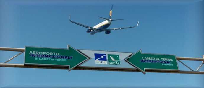 Borse sospette, "allarme bomba" all'aeroporto di Lamezia Terme "allarme rientrato"