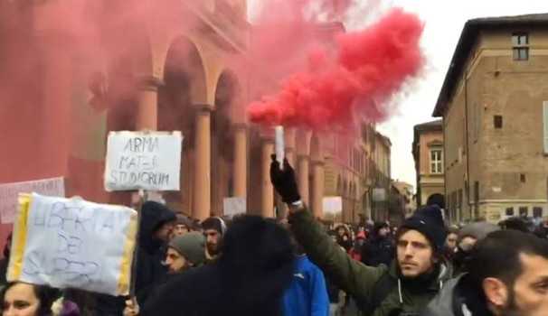 Bologna: altri scontri in via Zamboni