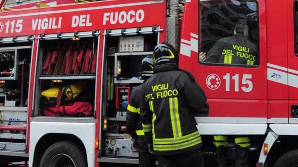 Palazzo in fiamme in centro Firenze, residenti sui tetti