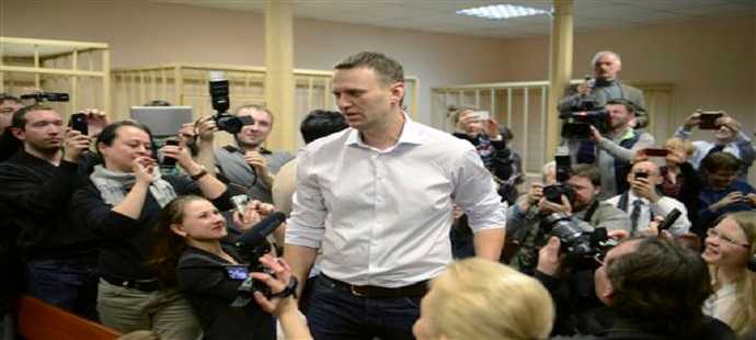 Russia, Navalny condannato per frode ed estorsione. Non concorrerà per le presidenziali