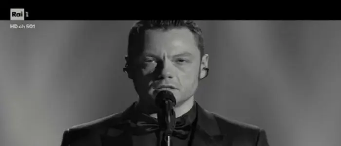 Festival di Sanremo, l'omaggio di Tiziano Ferro a Luigi Tenco e i cantanti a rischio eliminazione