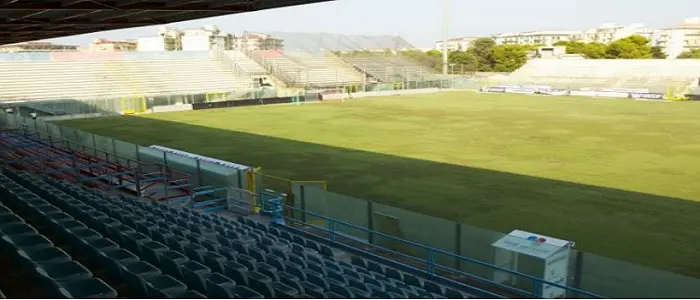 Crotone, ragazzo in gravi condizioni dopo essere stato colpito da un lampione allo stadio