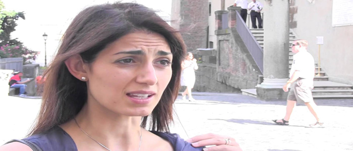 Il caso polizze, Raggi :"mi sento in M5S, niente dimissioni"