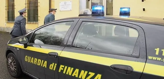 Lamezia Terme, estorsione ai danni dei propri dipendenti: interdetto imprenditore