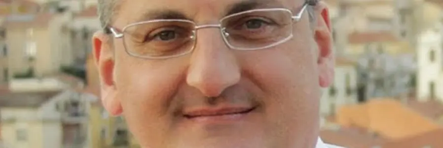 Eboli, in fiamme l'auto del sindaco