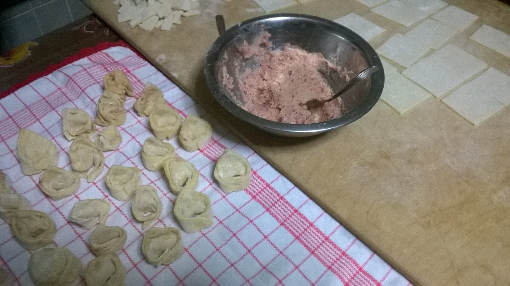 Tortellini fatti a mano in brodo