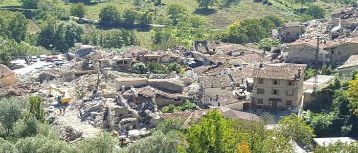 Terremoto: consiglieri 5 Stelle pagano costruzione di un centro ad Arquata