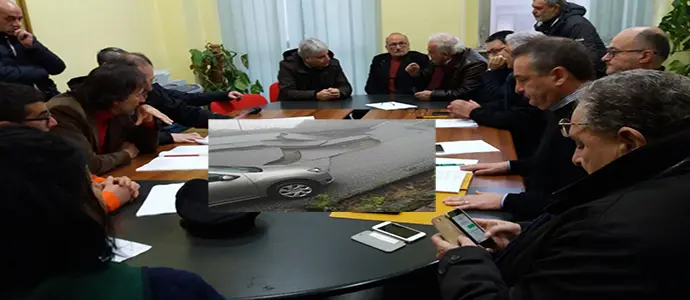 Maltempo: Strada crollata a Girifalco, sindaco Pietrantonio Cristofaro chiude scuole (Foto)