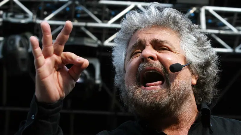 Beppe Grillo "benedice" Trump e Putin, poi smentisce