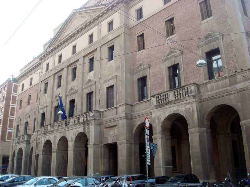 Rapinavano istituti di credito a Bologna: sei arresti