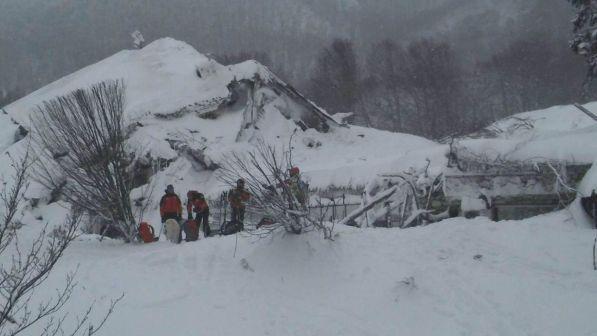 Trema ancora il centro Italia: 30 scosse nella notte. Si cercano i dispersi dell'hotel Rigopiano
