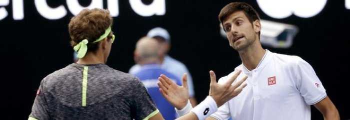 Australian Open, clamorosa eliminazione di Djokovic, battuto da Istomin. Fuori anche Fognini