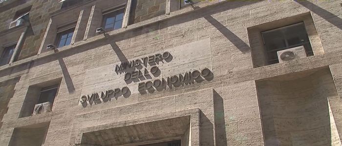 Aeroporti di calabri: tavolo istituzionale al MISE con Delrio, Nennicini e gli enti locali