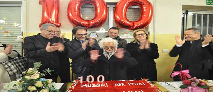 Sergio Abramo con Luigi Levato festeggiano i 100 anni di Maria (Foto)