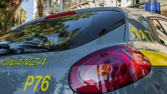 Usavano nomi vip per truffe: sette arresti a Varese